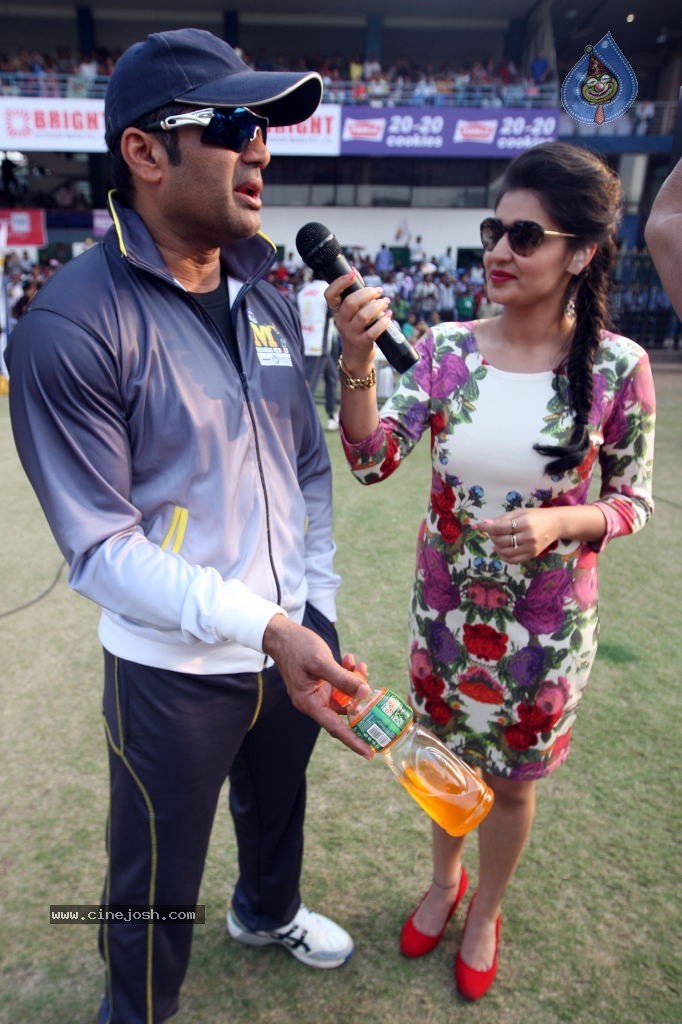 Bengal Tigers Vs Mumbai Heroes Match - 205 / 216 photos