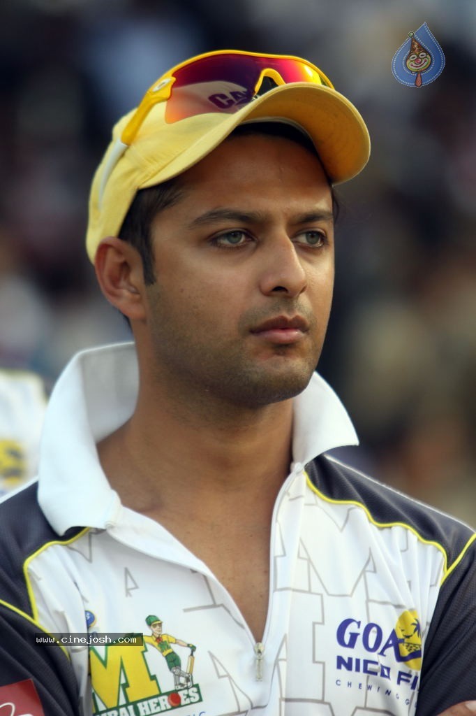 Bengal Tigers Vs Mumbai Heroes Match - 214 / 216 photos