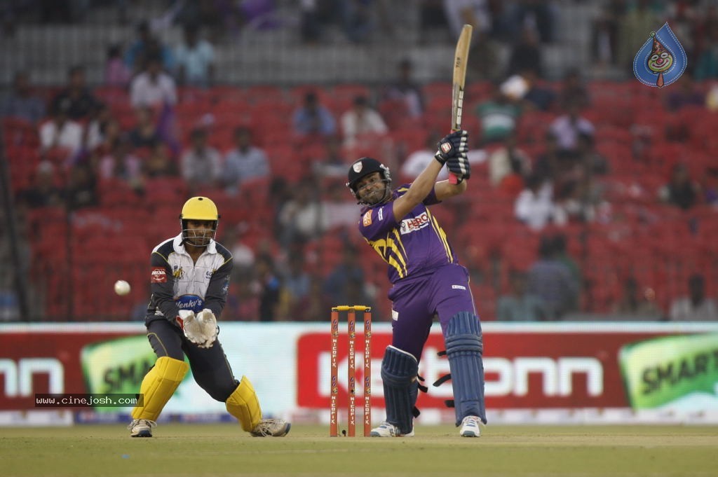 Bengal Tigers Vs Mumbai Heroes Match - 215 / 216 photos