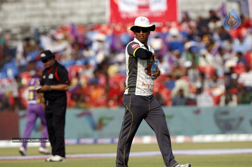 Bengal Tigers Vs Mumbai Heroes Match - 216 / 216 photos