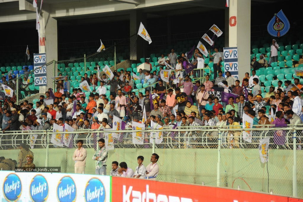 Bengal Tigers Vs Mumbai Heroes Match Photos - 2 / 55 photos