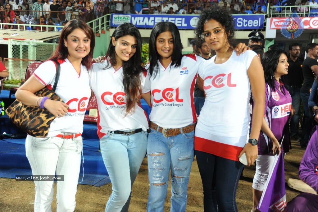 Bengal Tigers Vs Mumbai Heroes Match Photos - 12 / 55 photos