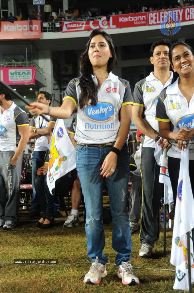 Bengal Tigers Vs Mumbai Heroes Match Photos - 16 / 55 photos