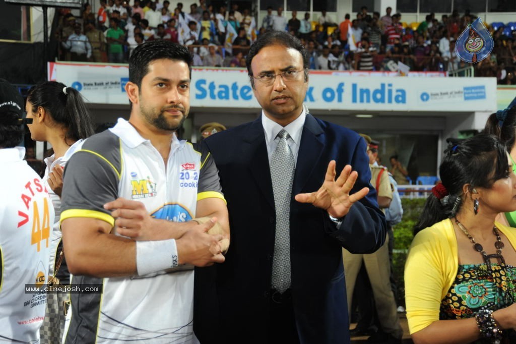 Bengal Tigers Vs Mumbai Heroes Match Photos - 25 / 55 photos