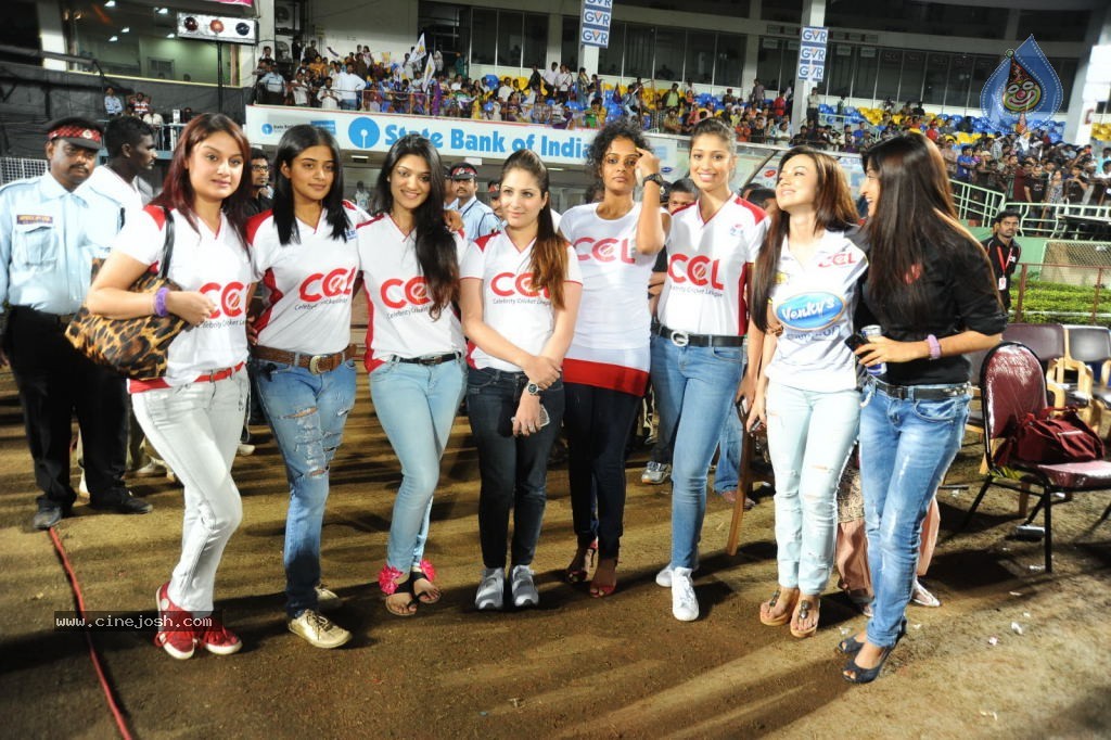 Bengal Tigers Vs Mumbai Heroes Match Photos - 35 / 55 photos