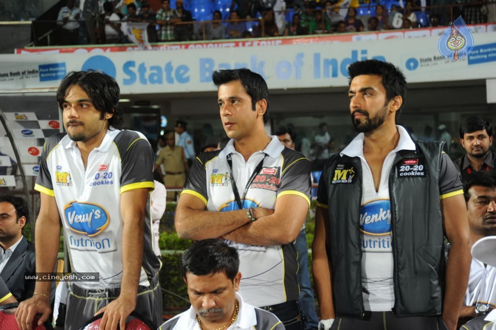 Bengal Tigers Vs Mumbai Heroes Match Photos - 37 / 55 photos