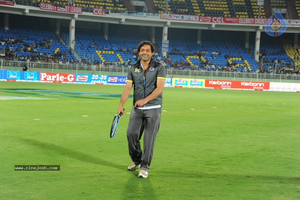 Bengal Tigers Vs Mumbai Heroes Match Photos - 47 / 55 photos