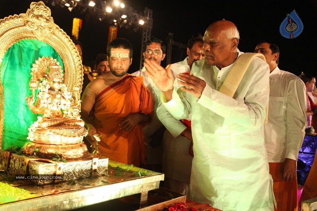 Bhakthi TV Koti Deepothsavam Day 15 - 125 / 148 photos