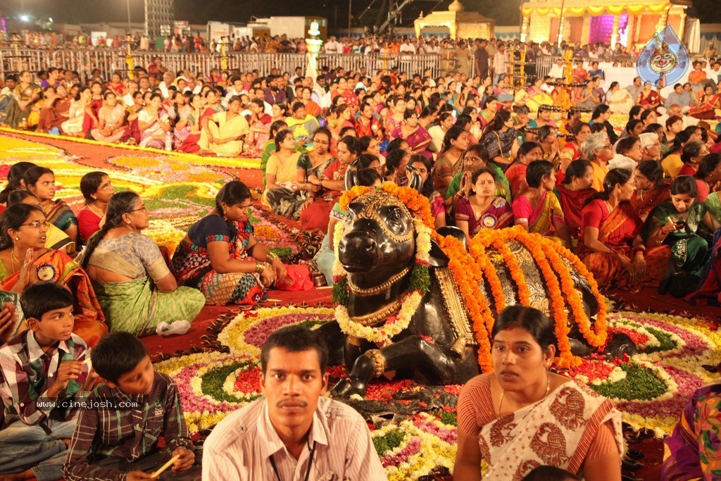 Bhakthi TV Koti Deepothsavam Day 15 - 133 / 148 photos
