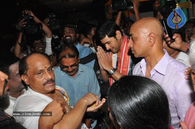 Bharat Ane Nenu Movie Team At Vijayawada Durgamma Temple - 4 / 12 photos