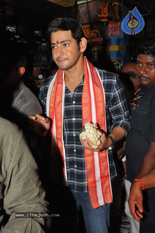 Bharat Ane Nenu Movie Team At Vijayawada Durgamma Temple - 7 / 12 photos