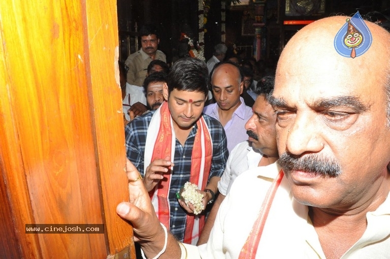 Bharat Ane Nenu Movie Team At Vijayawada Durgamma Temple - 11 / 12 photos