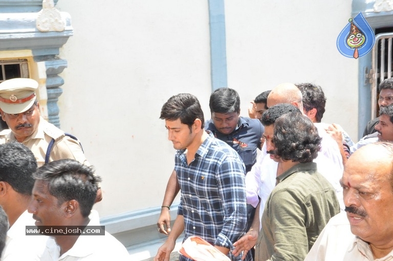 Bharat Ane Nenu Movie Team At Vijayawada Durgamma Temple - 12 / 12 photos