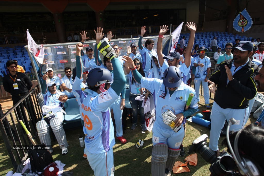 Bhojpuri Dabanggs Vs Bengal Tigers Match Photos  - 22 / 71 photos
