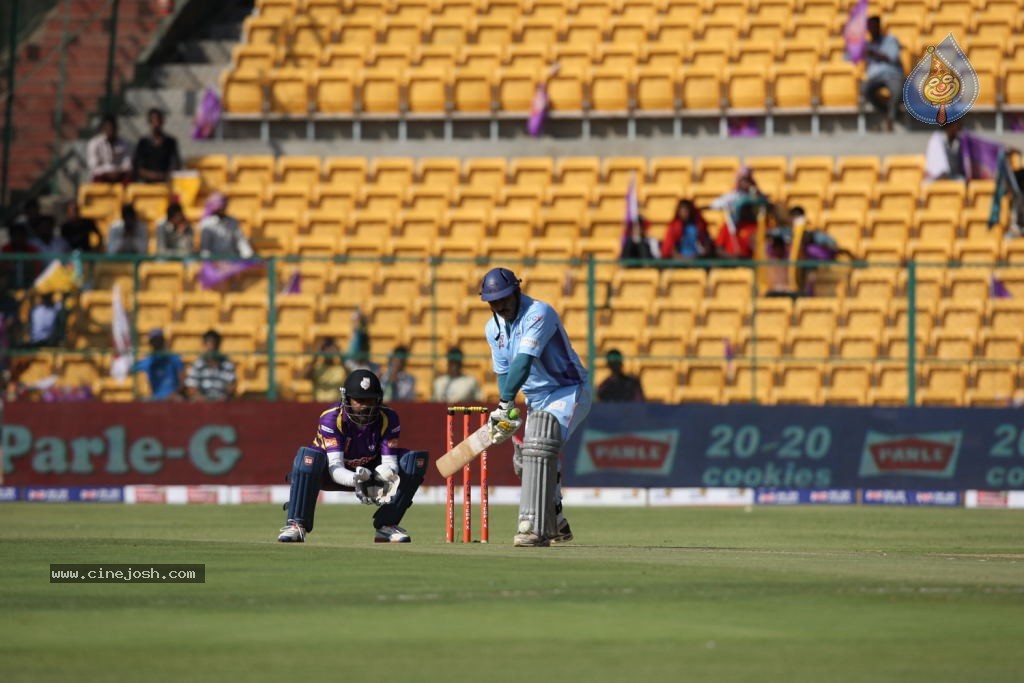 Bhojpuri Dabanggs Vs Bengal Tigers Match Photos  - 58 / 71 photos