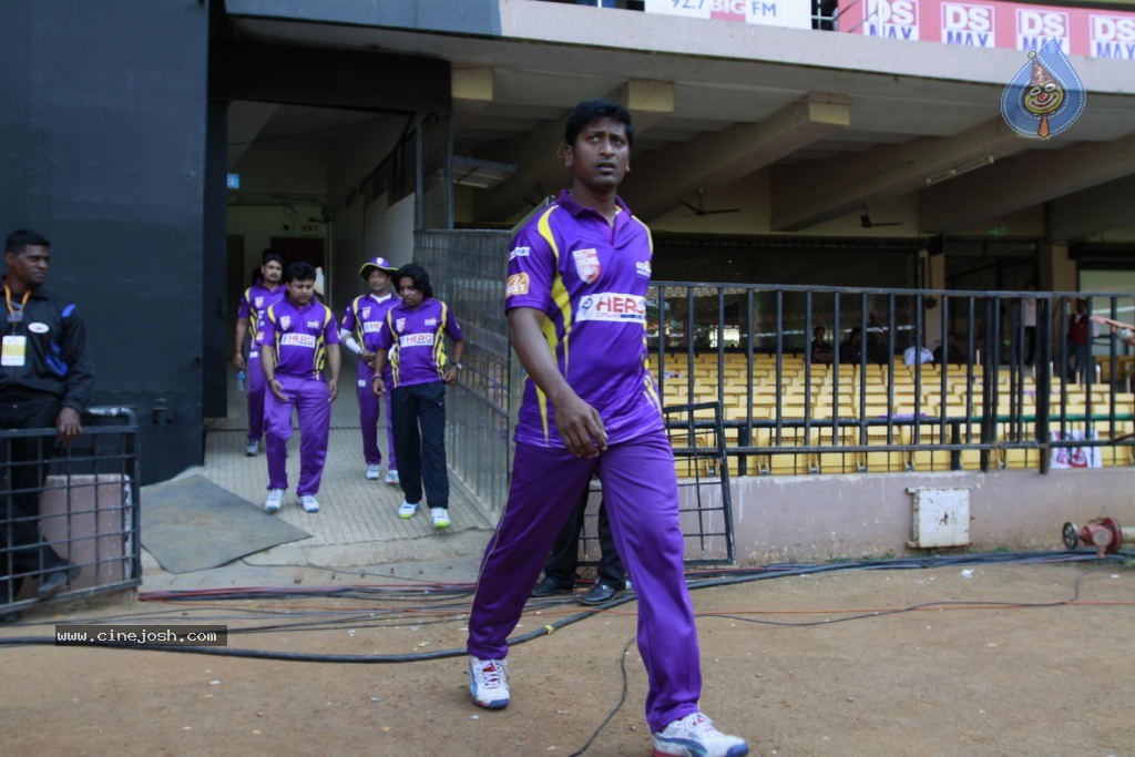 Bhojpuri Dabanggs Vs Bengal Tigers Match Photos  - 59 / 71 photos