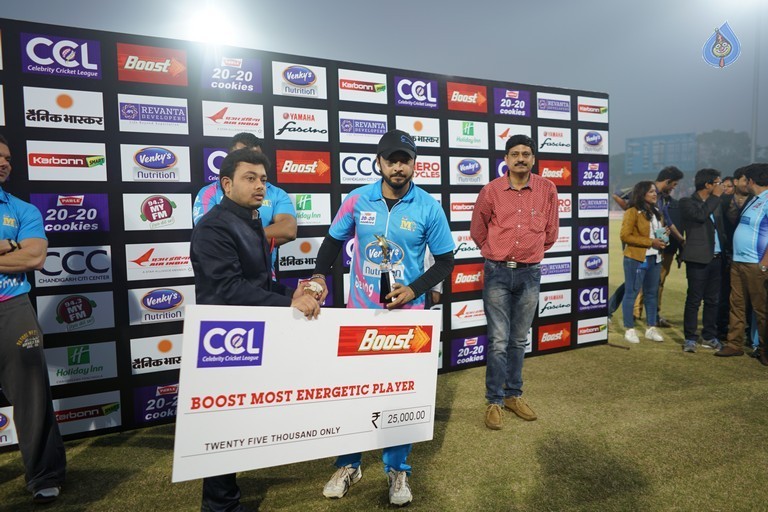 Bhojpuri Dabanggs Vs Mumbai Heroes Match  - 11 / 50 photos