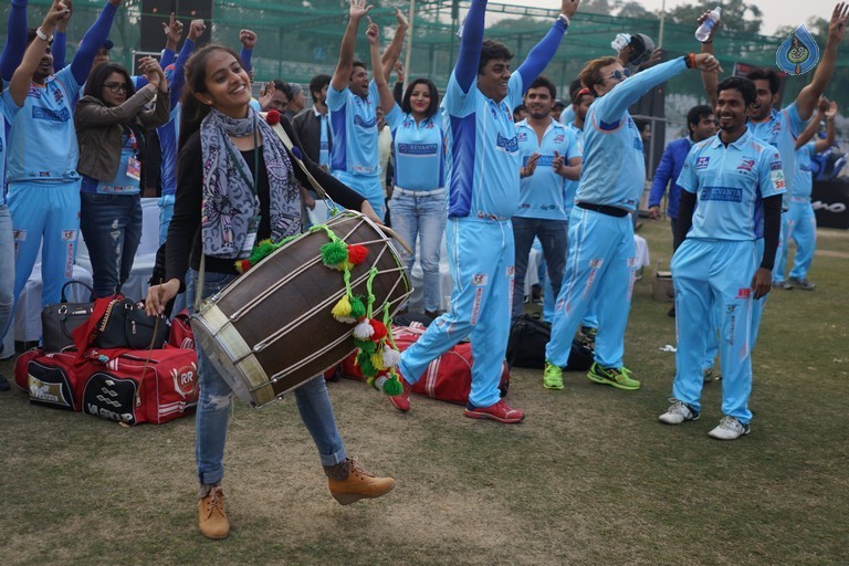 Bhojpuri Dabanggs Vs Mumbai Heroes Match  - 13 / 50 photos