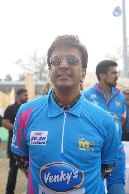 Bhojpuri Dabanggs Vs Mumbai Heroes Match  - 18 / 50 photos
