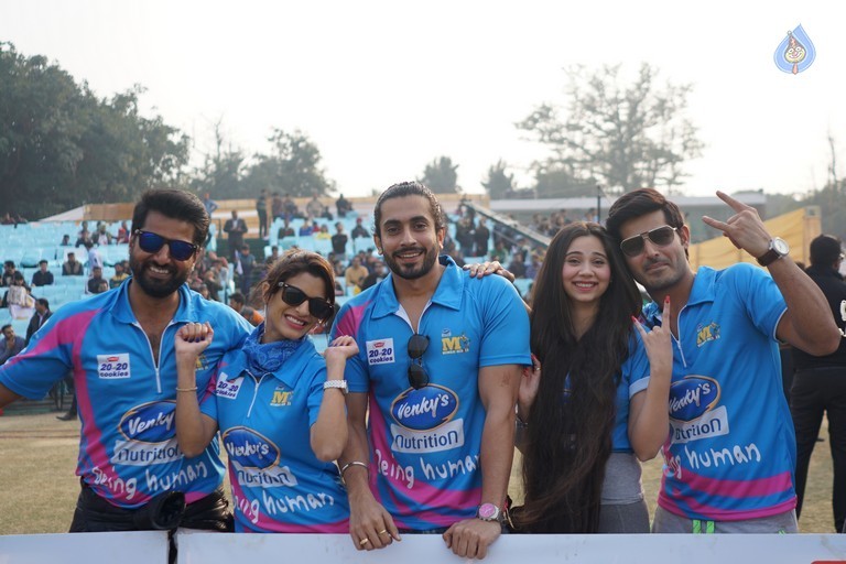 Bhojpuri Dabanggs Vs Mumbai Heroes Match  - 29 / 50 photos