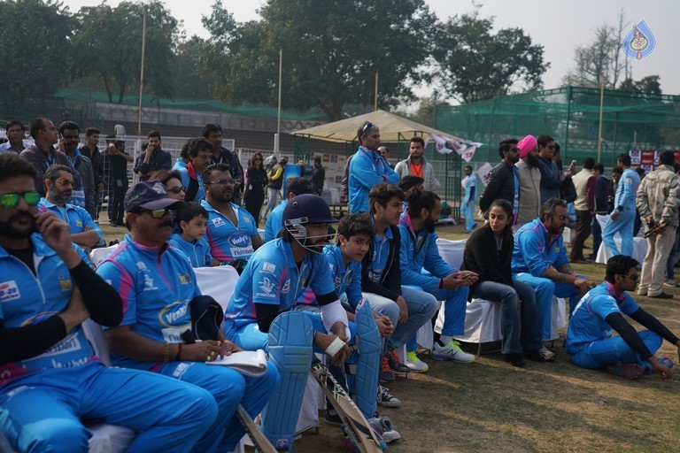 Bhojpuri Dabanggs Vs Mumbai Heroes Match  - 39 / 50 photos