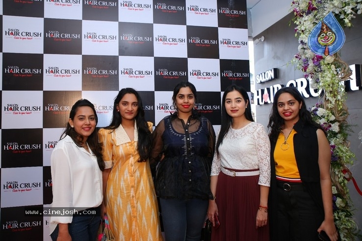 Bigg Boss Celebs at Salon Hair Crush Launch - 18 / 50 photos