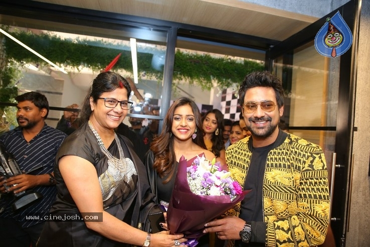 Bigg Boss Celebs at Salon Hair Crush Launch - 32 / 50 photos