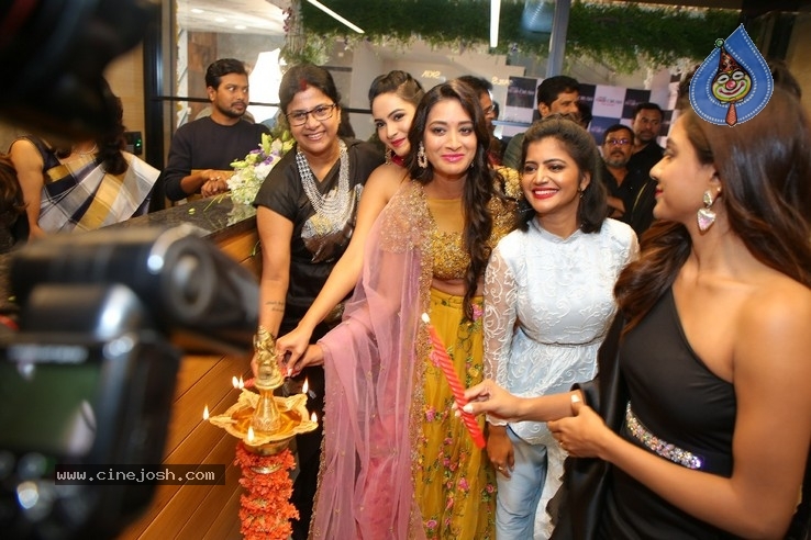 Bigg Boss Celebs at Salon Hair Crush Launch - 39 / 50 photos