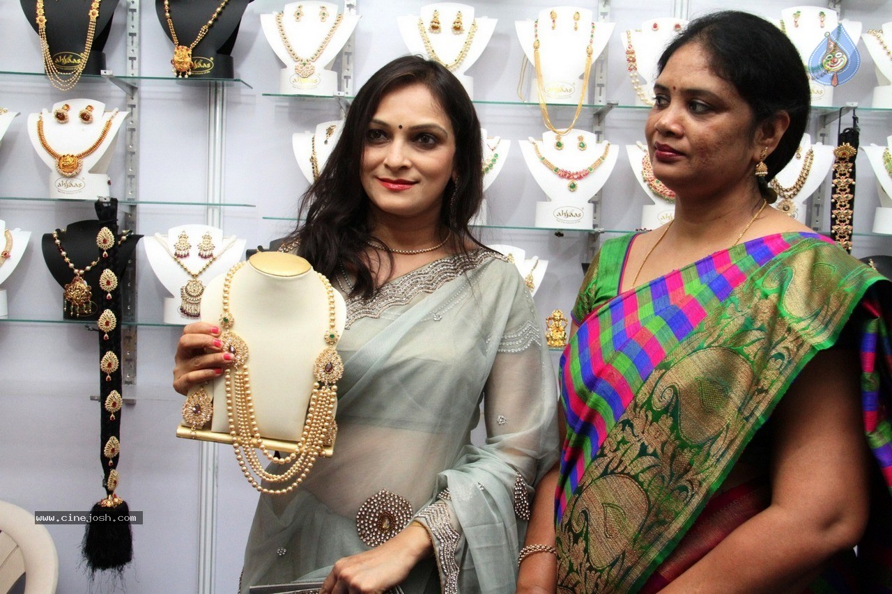 Bina Mehta at Styles n Weaves Expo - 1 / 22 photos