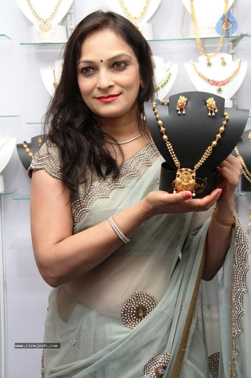 Bina Mehta at Styles n Weaves Expo - 22 / 22 photos
