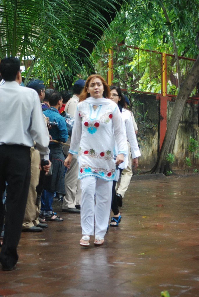 Bolly Celebs at Pran Cremation Ceremony  - 47 / 97 photos