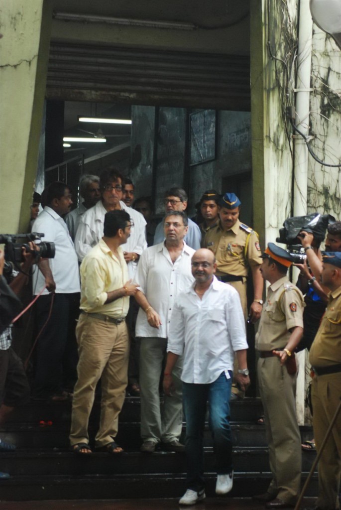 Bolly Celebs at Pran Cremation Ceremony  - 66 / 97 photos