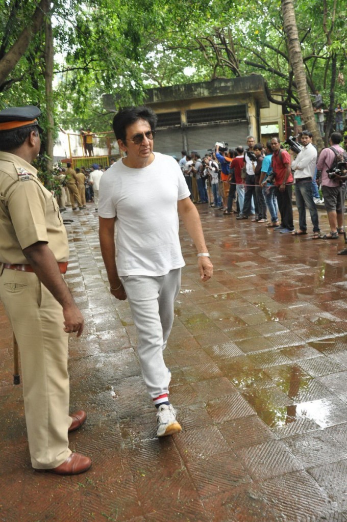 Bolly Celebs at Pran Cremation Ceremony  - 97 / 97 photos
