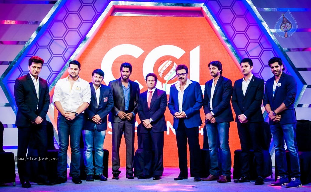 Bolly n South Celebs at CCL Season 4 Launch 02 - 5 / 152 photos