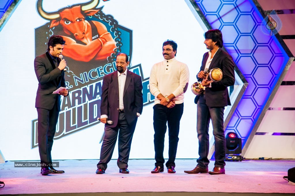 Bolly n South Celebs at CCL Season 4 Launch 02 - 11 / 152 photos