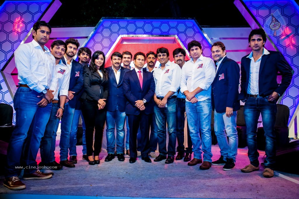 Bolly n South Celebs at CCL Season 4 Launch 02 - 27 / 152 photos