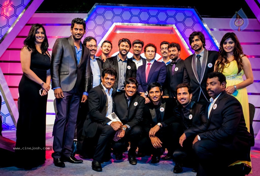 Bolly n South Celebs at CCL Season 4 Launch 02 - 32 / 152 photos