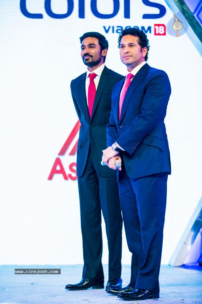 Bolly n South Celebs at CCL Season 4 Launch 02 - 43 / 152 photos