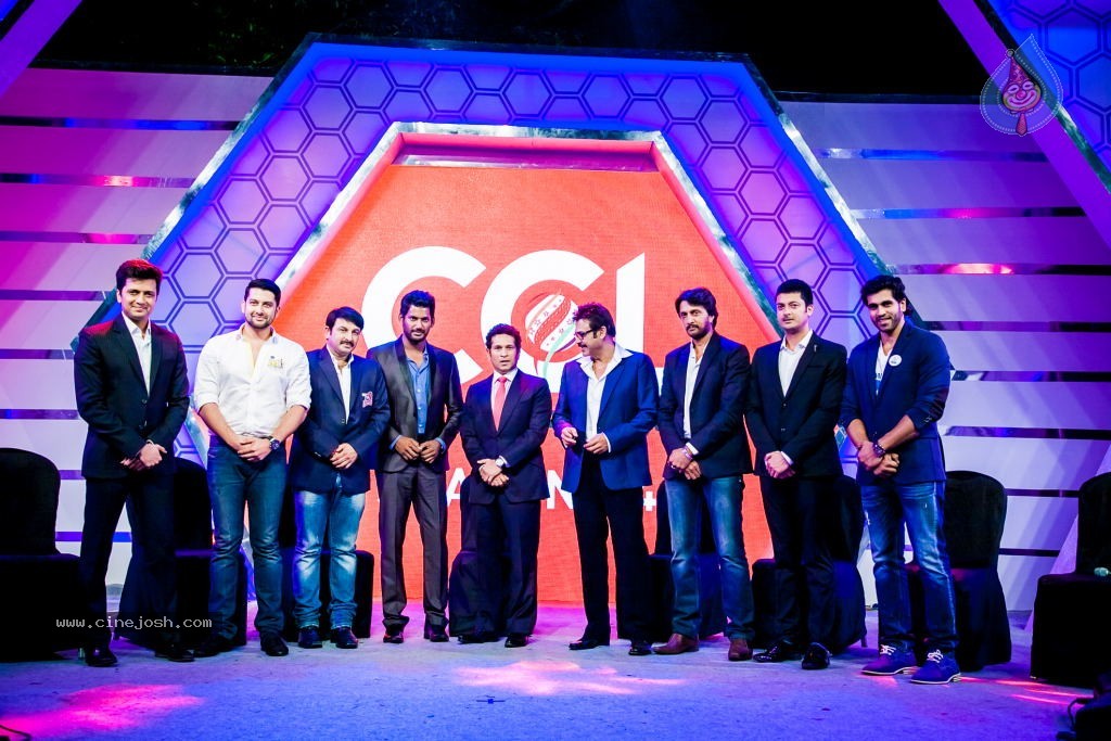 Bolly n South Celebs at CCL Season 4 Launch 02 - 61 / 152 photos