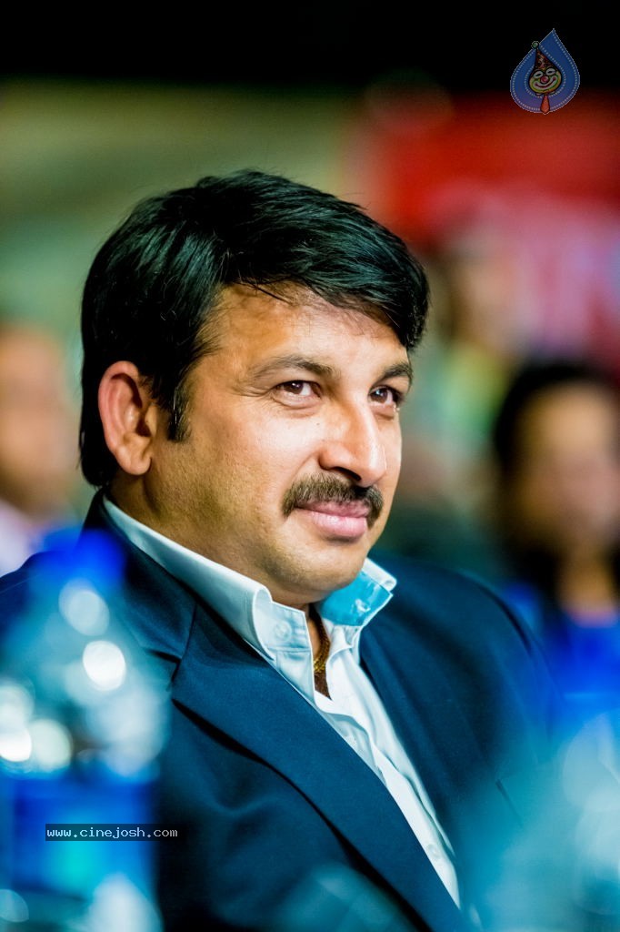 Bolly n South Celebs at CCL Season 4 Launch 02 - 71 / 152 photos