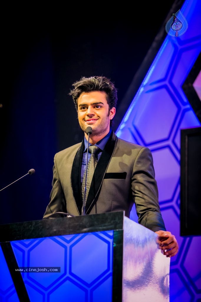 Bolly n South Celebs at CCL Season 4 Launch 02 - 72 / 152 photos