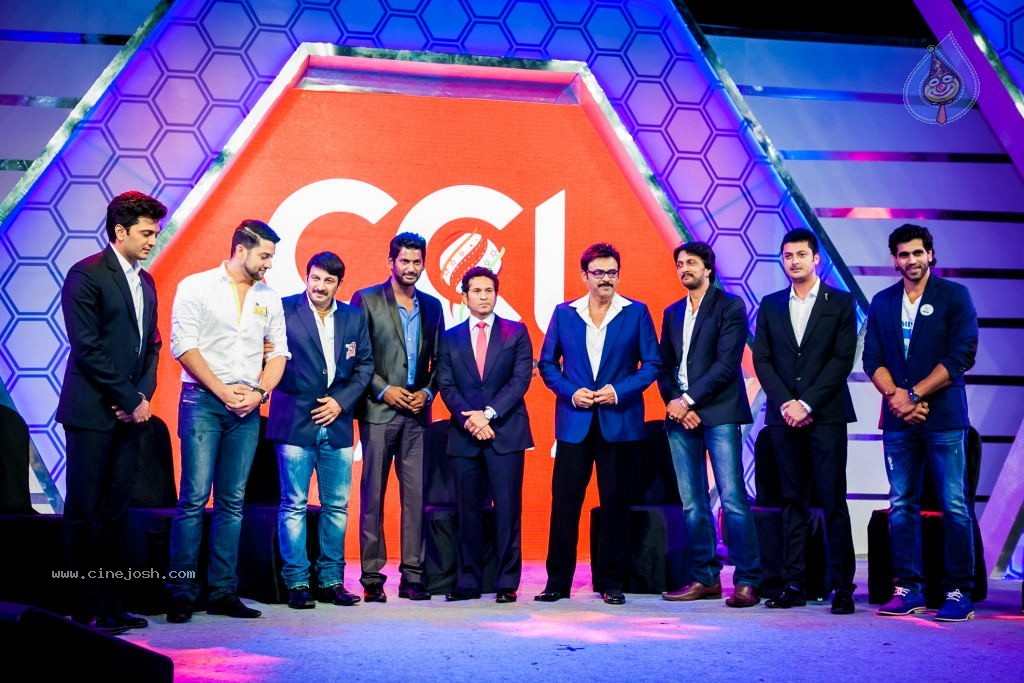 Bolly n South Celebs at CCL Season 4 Launch 02 - 109 / 152 photos