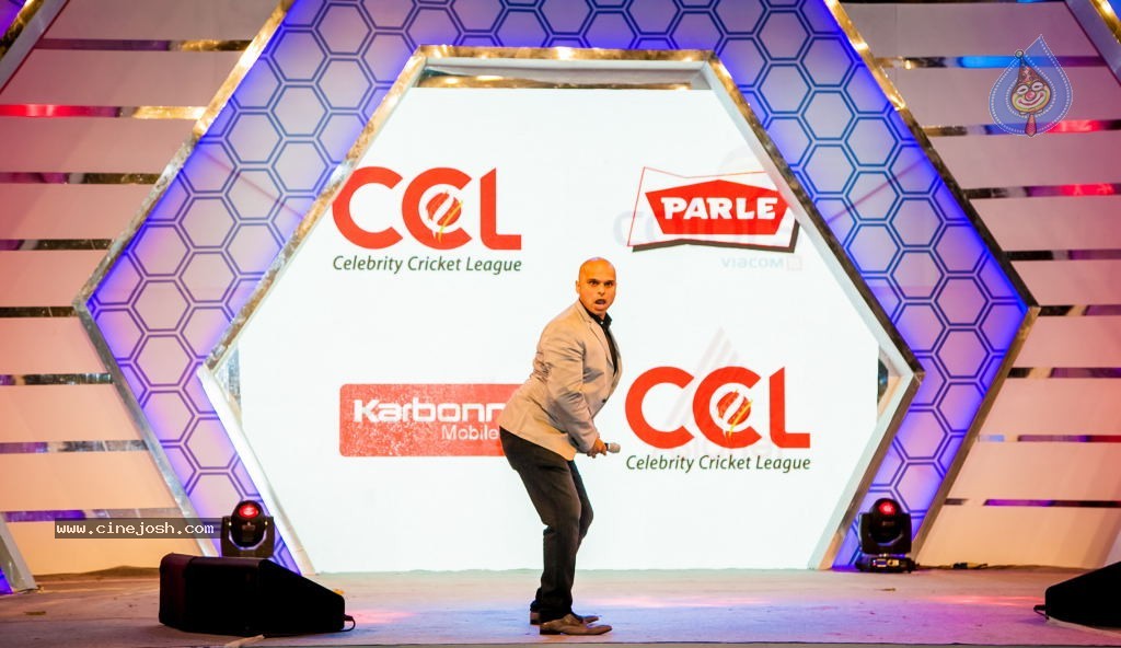 Bolly n South Celebs at CCL Season 4 Launch 02 - 118 / 152 photos