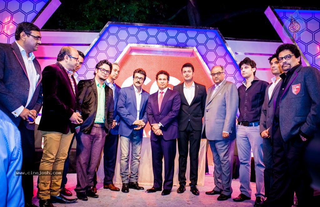 Bolly n South Celebs at CCL Season 4 Launch 02 - 148 / 152 photos