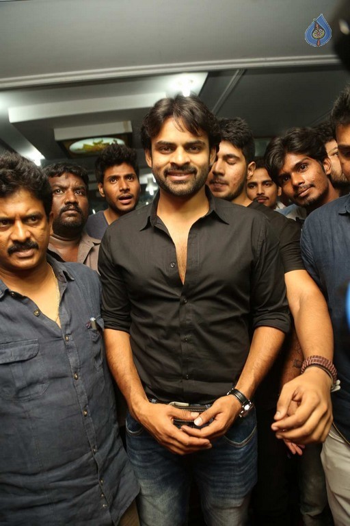 Bruce Lee Premiere  Show at Sreeramulu Theatre - 30 / 76 photos