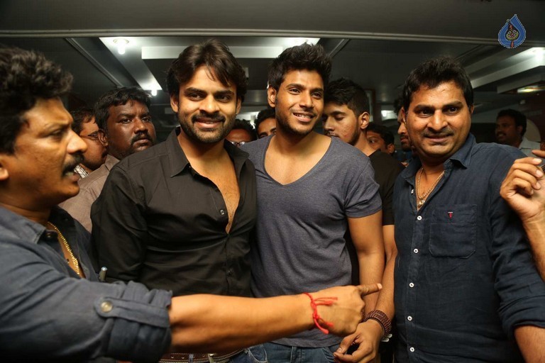 Bruce Lee Premiere  Show at Sreeramulu Theatre - 40 / 76 photos