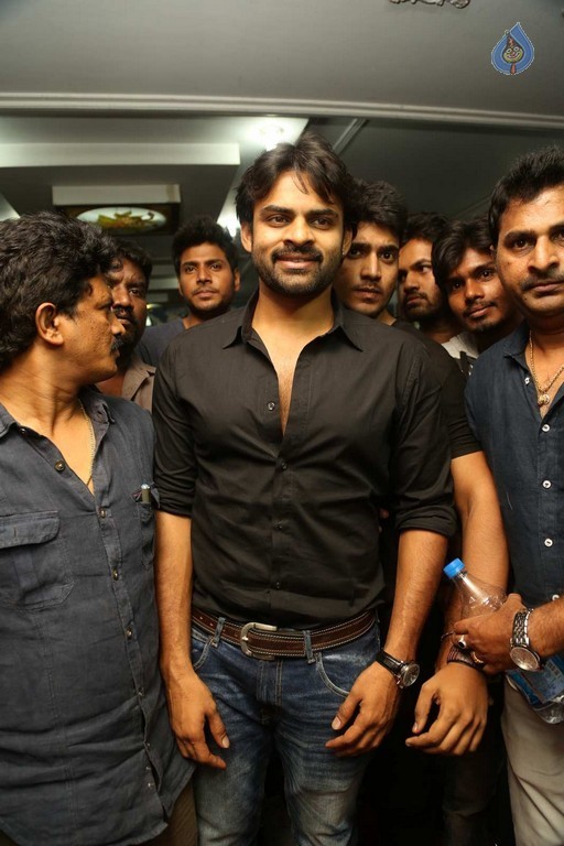 Bruce Lee Premiere  Show at Sreeramulu Theatre - 46 / 76 photos