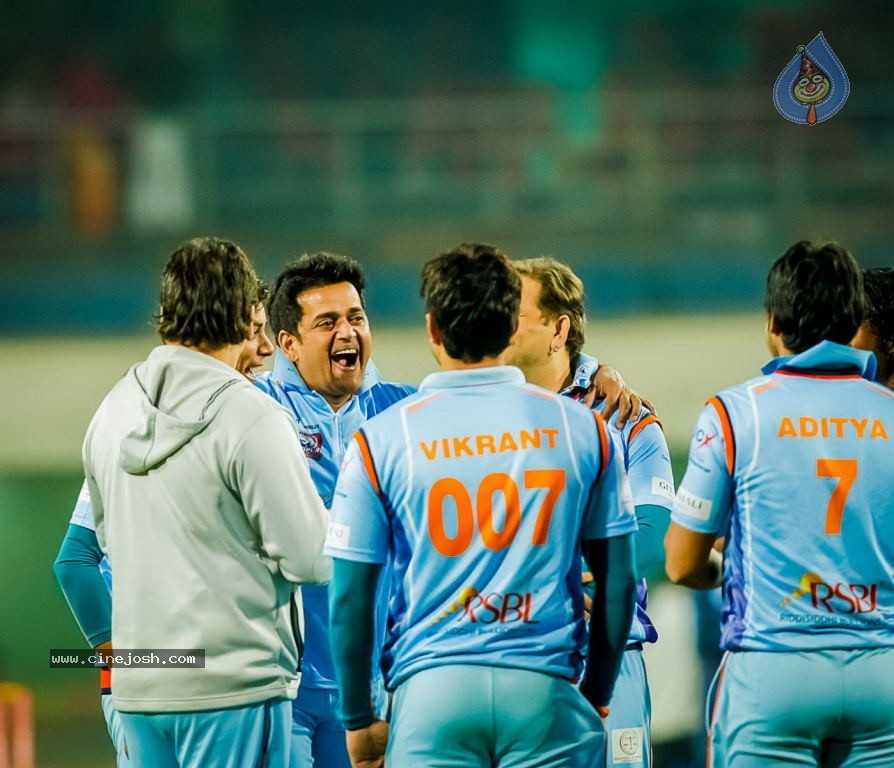 CCL4 Bhojpuri Dabanggs Vs Chennai Rhinos Match Photos - 96 / 168 photos