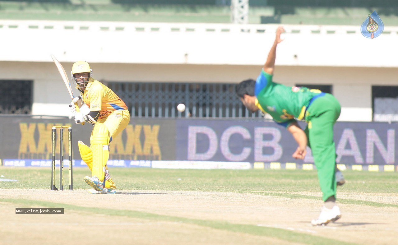 CCL5 Chennai Rhinos Vs Kerala Strikers Match Photos - 7 / 90 photos