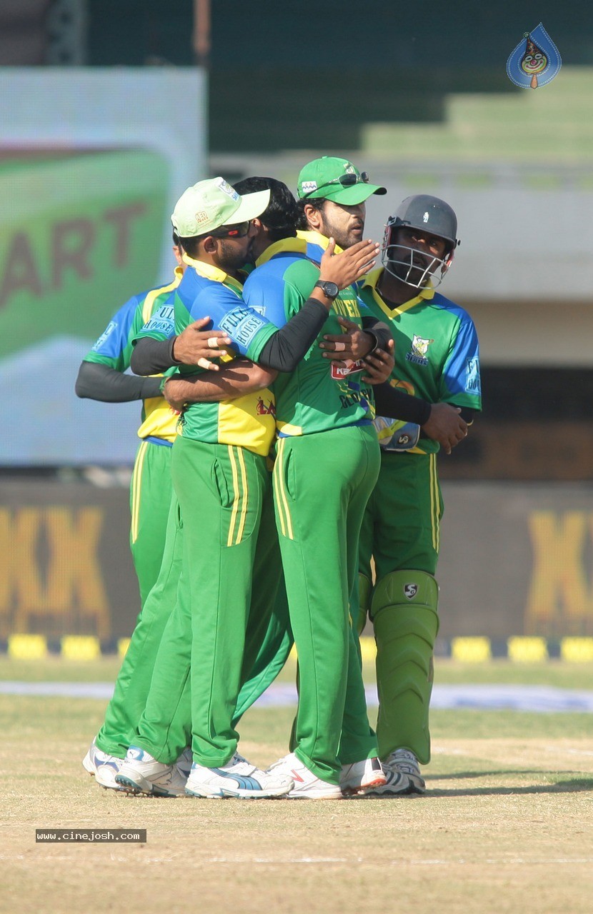 CCL5 Chennai Rhinos Vs Kerala Strikers Match Photos - 45 / 90 photos